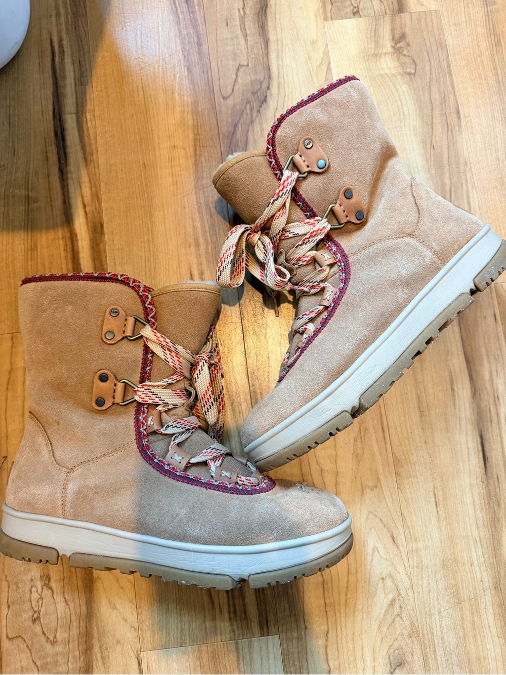 Womenโs Ugg Tan Suede Lace-Up Winter Boots